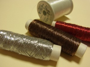 メタル糸とクリア糸が合わせて４個あります。